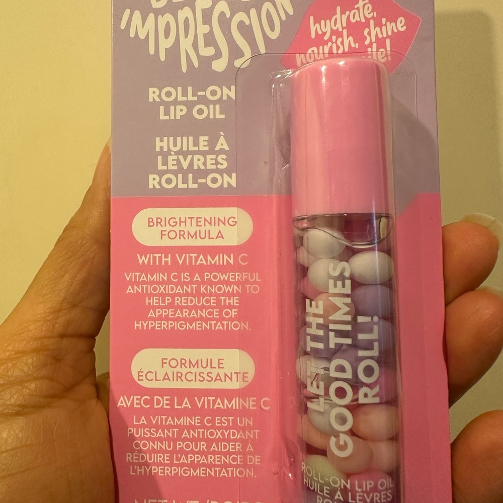 Brightening Roll-On Lip Oil with Vitamin C - Pink